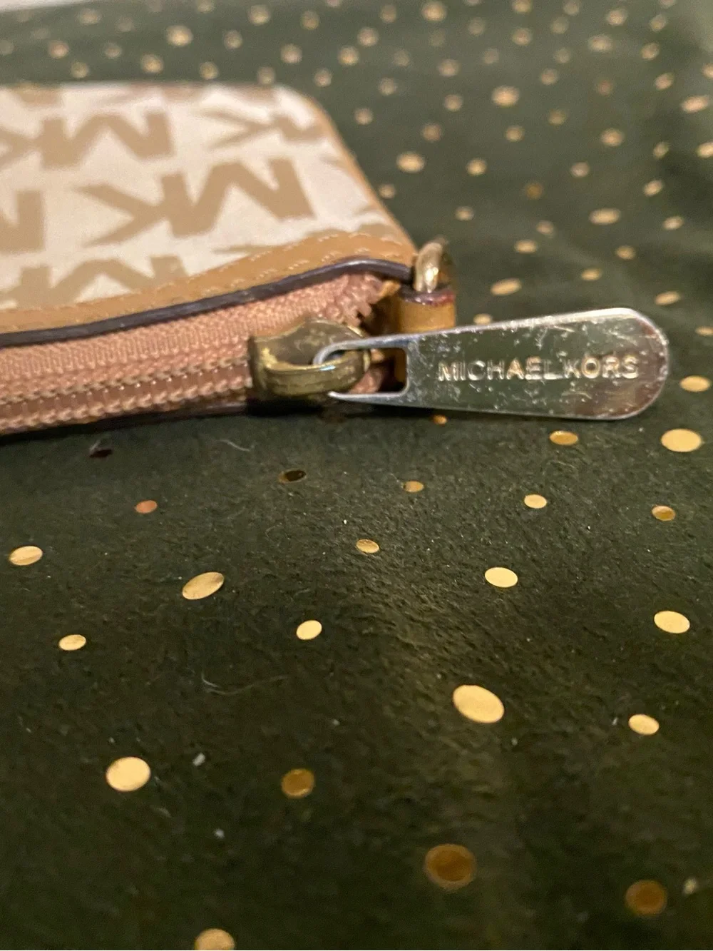 EUC Michael Kors Tan & Beige Signature MK Wristlet Clutch